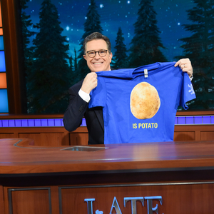 The Late Show with Stephen Colbert La pomme de terre est-elle une œuvre de bienfaisance ? Adulte T-Shirt à manches courtes