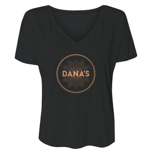 The L Word: Generation Q Dana's Bar Logo FemmesT-shirt décontracté à col en V de 'Dana's Bar