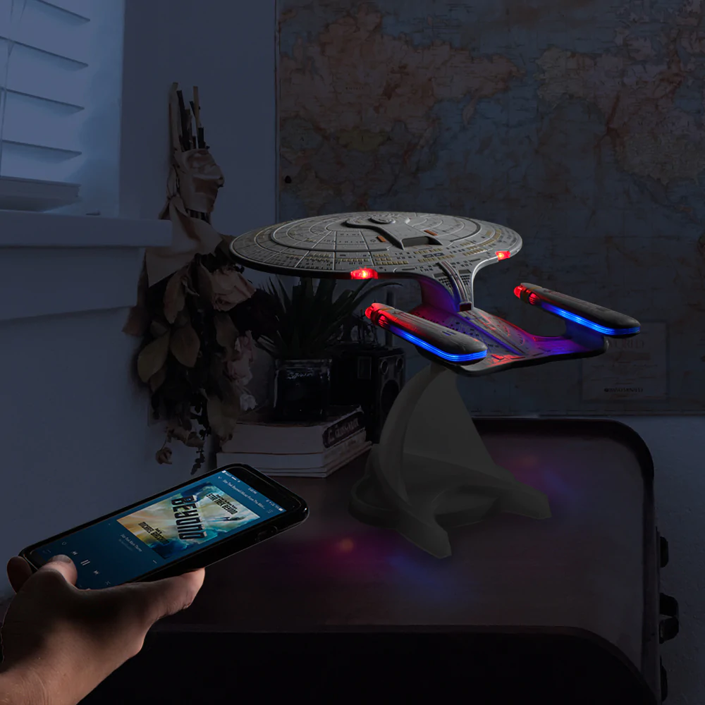 Star Trek: The Next Generation U.S.S. Enterprise NCC-1701-D Enceinte Bluetooth® avec machine à dormir, LED et effets sonores