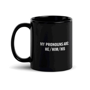 SHOWTIME Pronombres Pride Logo Taza negra de 11 oz